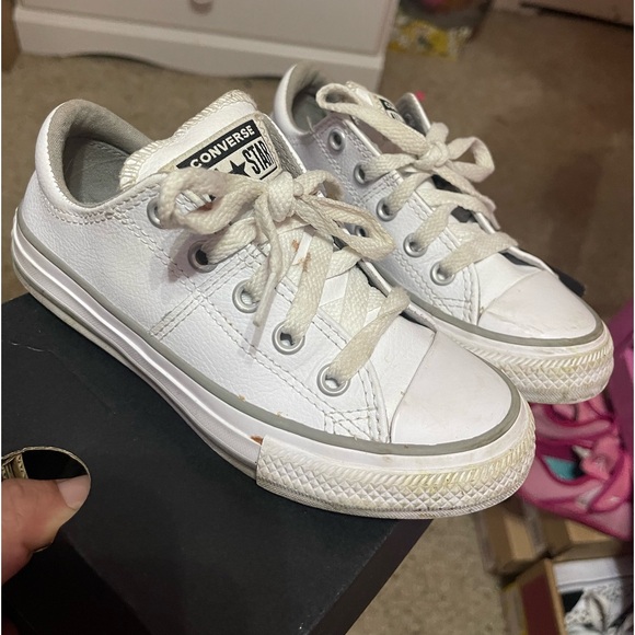 Toddler white leather converse size 11 - Picture 1 of 3